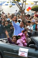 josé huizar and family waving