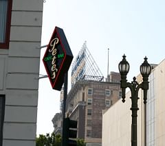 pete’s sign and rosslyn hotel